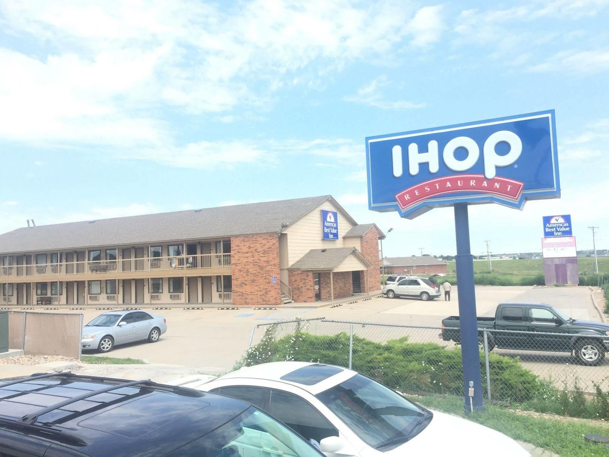 Americas Best Value Inn - Garden City Esterno foto
